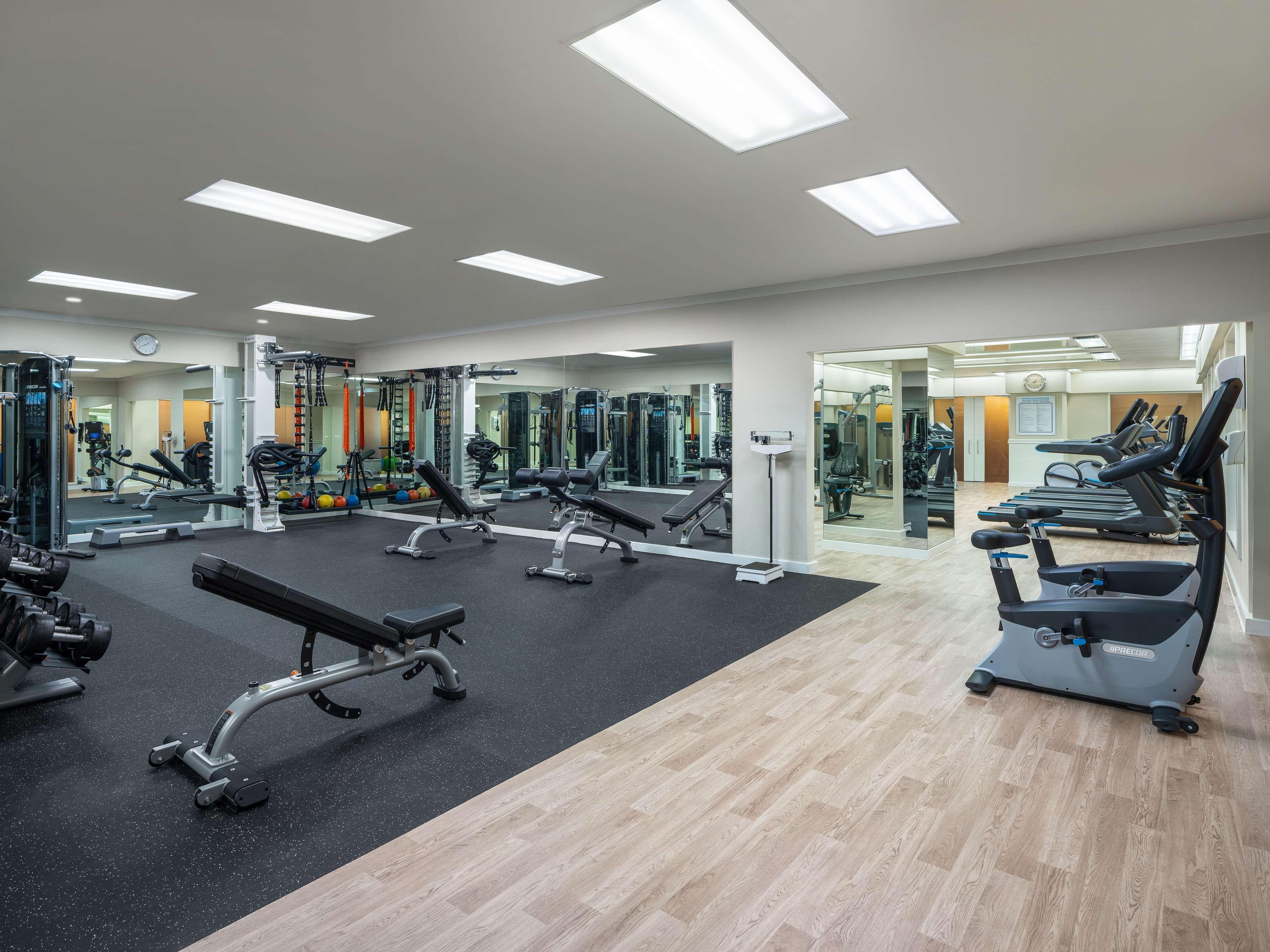 Hilton Hua Hin Resort & Spa Exterior foto The gym at the London Bridge Hotel