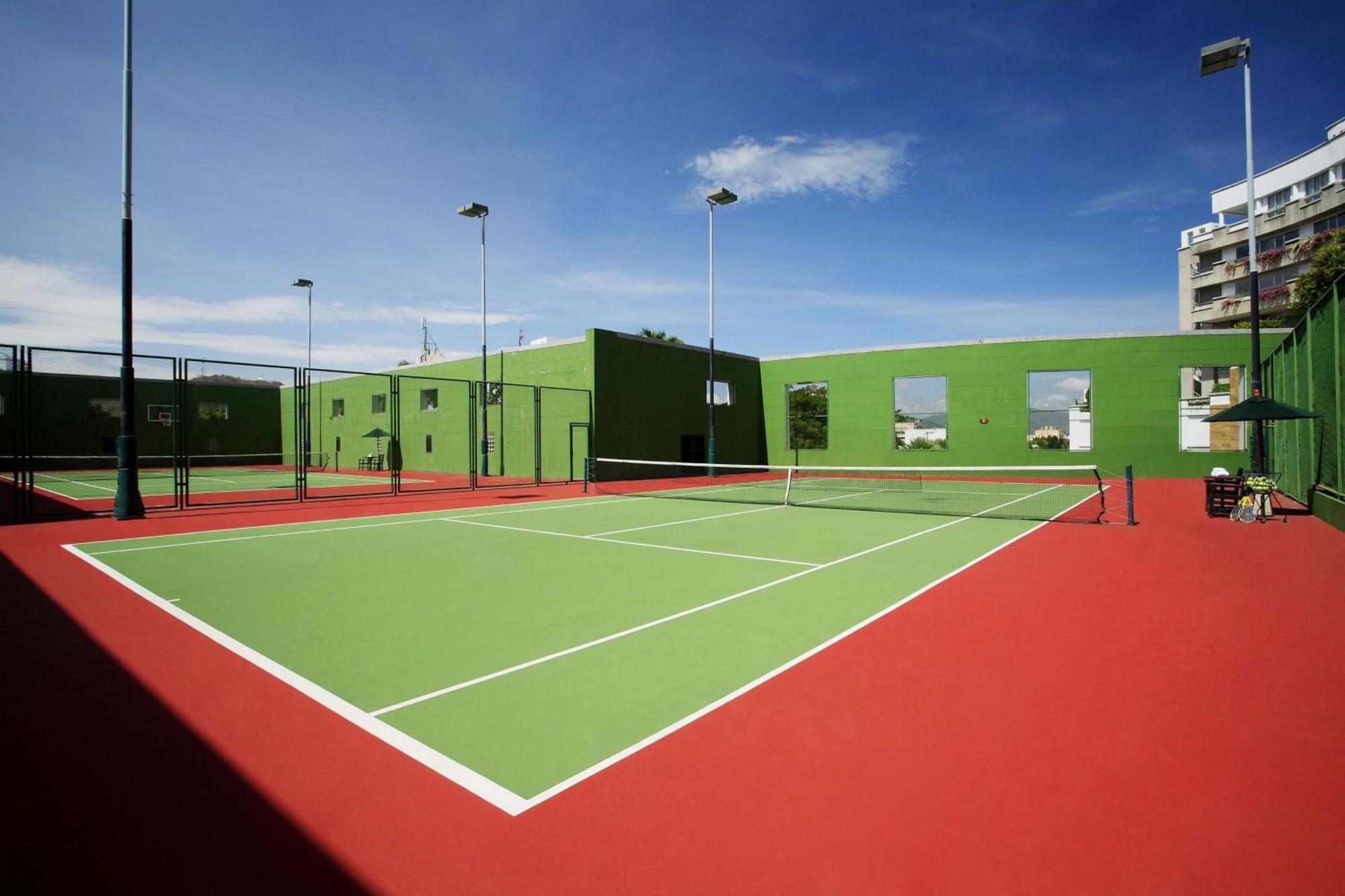 Hilton Hua Hin Resort & Spa Exterior foto Tennis court