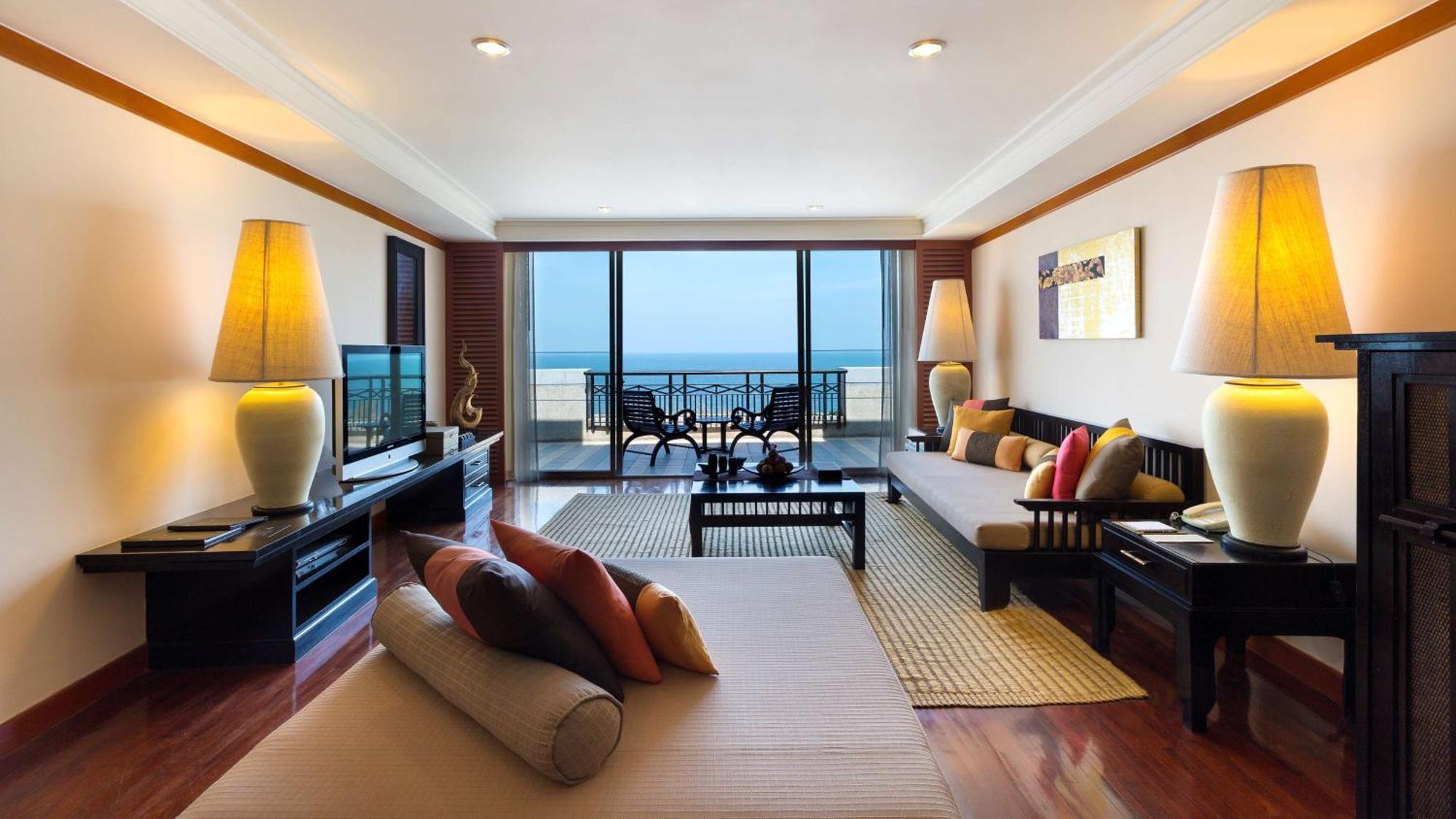 Hilton Hua Hin Resort & Spa Exterior foto A living room at the hotel